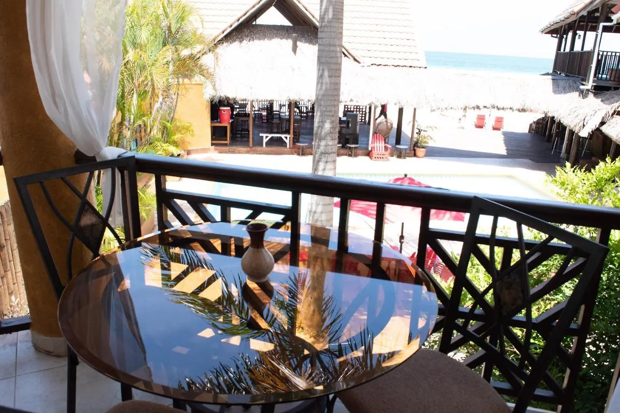 מלון נגריל Vickitini Beachfront Resort