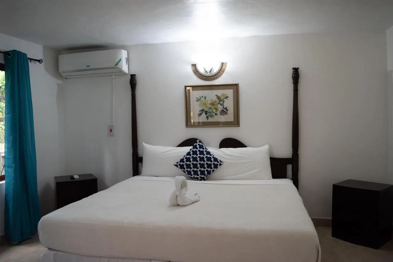 מלון נגריל Vickitini Beachfront Resort