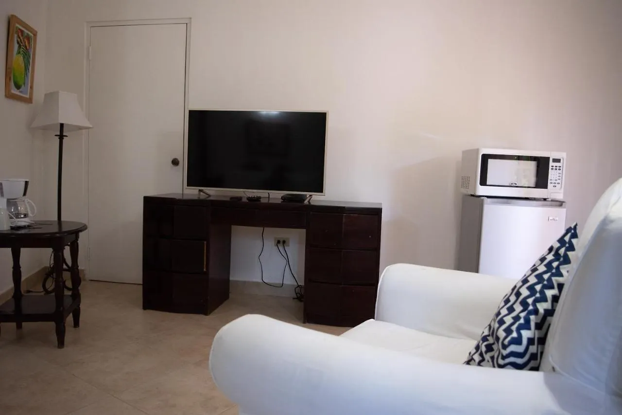 ホテル Vickitini Beachfront Resort ネグリル