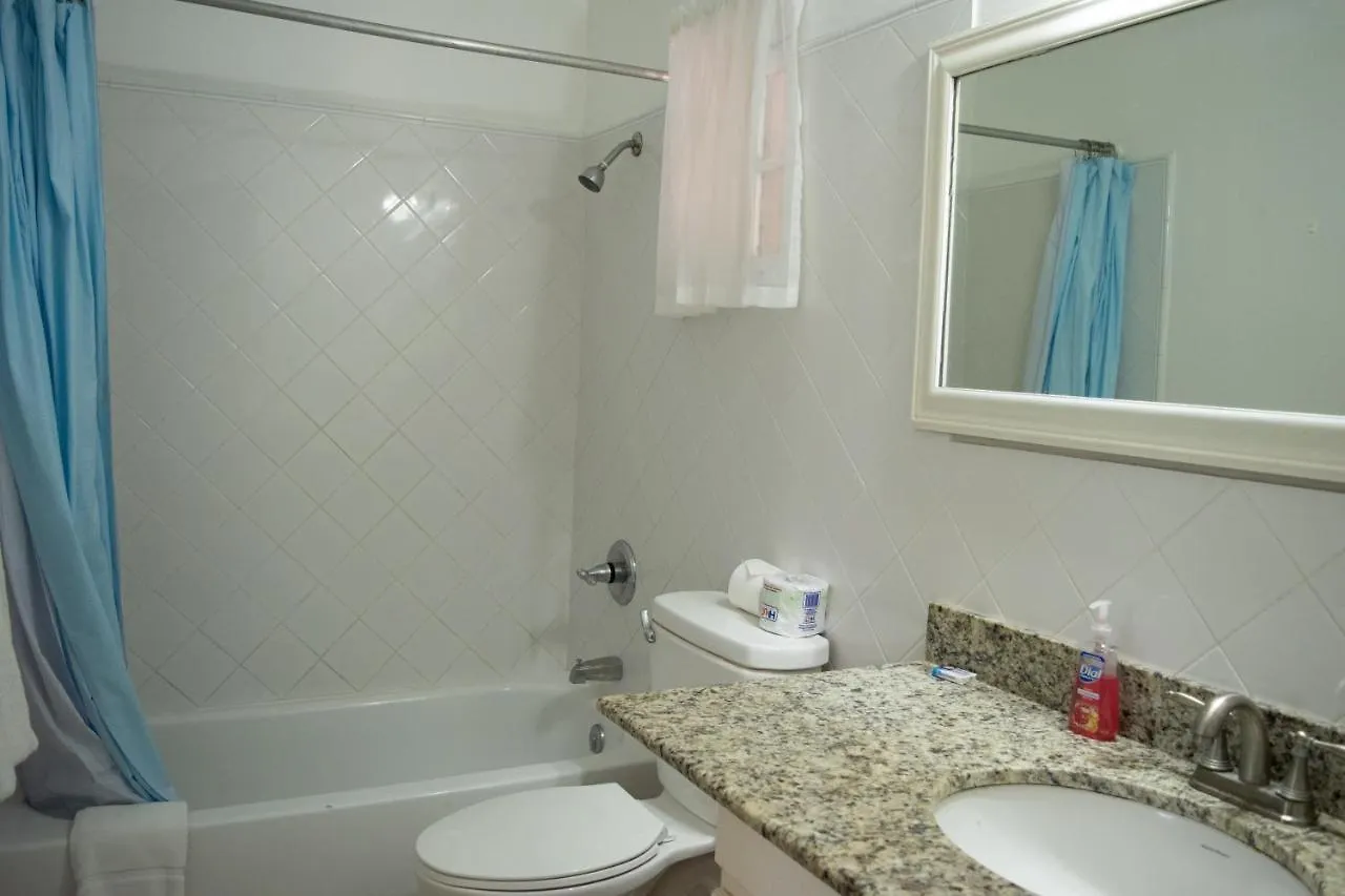 מלון נגריל Vickitini Beachfront Resort