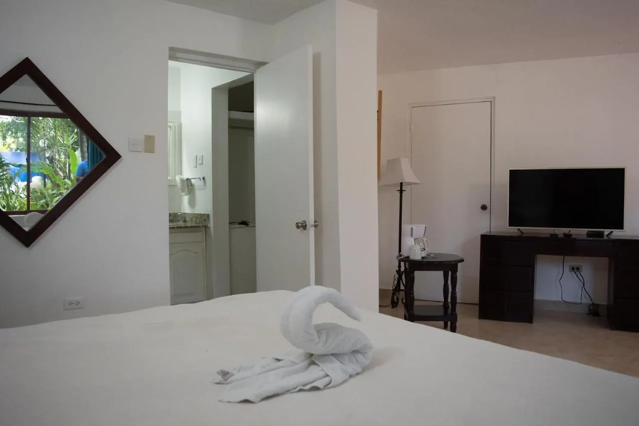 מלון נגריל Vickitini Beachfront Resort ג'מייקה