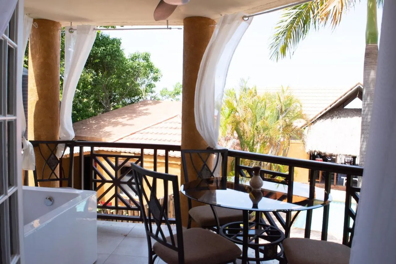 Vickitini Beachfront Resort ネグリル ホテル